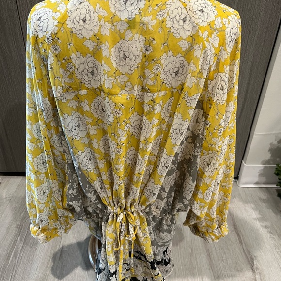 CAbi Yellow and White Floral Blouse - Picture 3 of 4